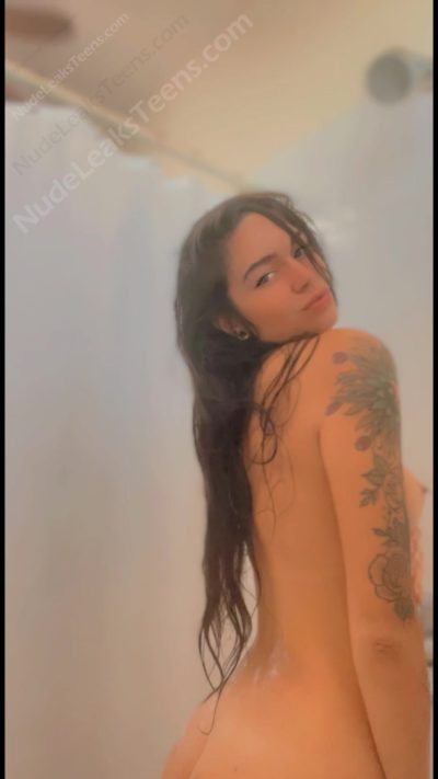 Kayla Countess – Shaking her ass and twerking