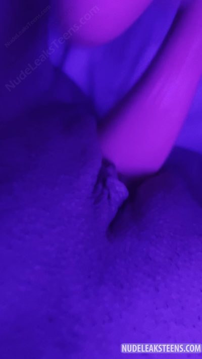 Ariane R – Playing with a sex toy