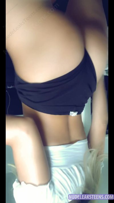 Kelly Ryan- She shakes her big ass