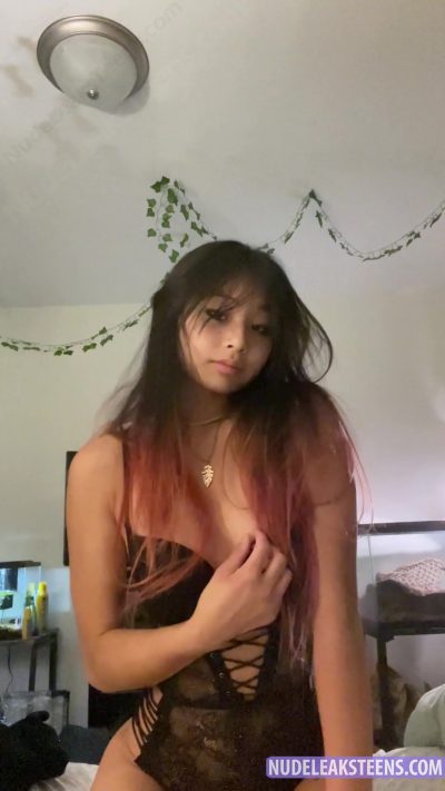 Kiera Krug – Horny girl talks dirty “i’m ready to be daddy’s good girl” then poses seductively