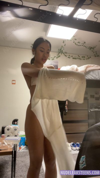 Raeanna Rivera- She shows off her new bikini