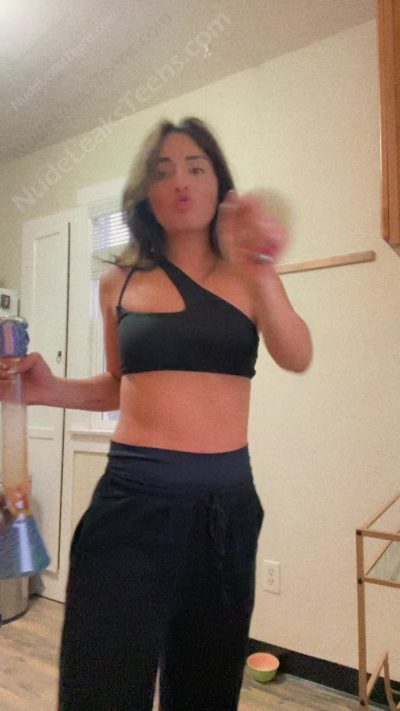 Bianca Giselleortiz – She records video of herself moving to a song