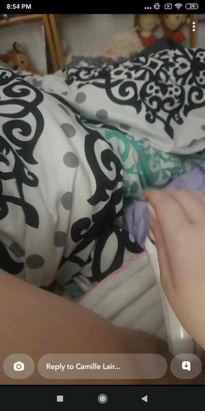 Camille Barrett – Snap sluttie fucks her pussy