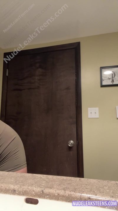 Khristen Bryant – She shows and jiggle her little titties