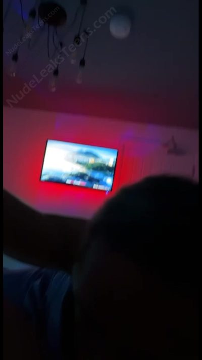 Laura – She gets her pussy devoured by a guy that enjoys it