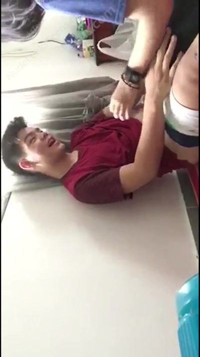 Nicole Santiago – She kisses her boyfriend in bed before giving him a blowie