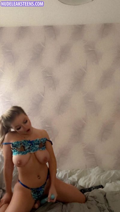 Olivia Sayers – Blonde haired slut plays her pussy with vibrator slowly