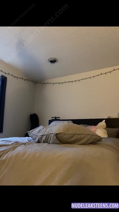 Sierra Macmillan – Shows her sexy ass