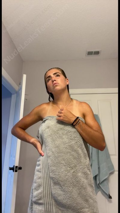 Sofia Chepenik – Shes singing fresh out the shower