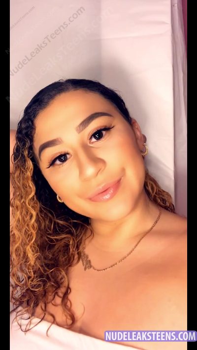 Victoria Montanez08_ –  Shows her pretty face