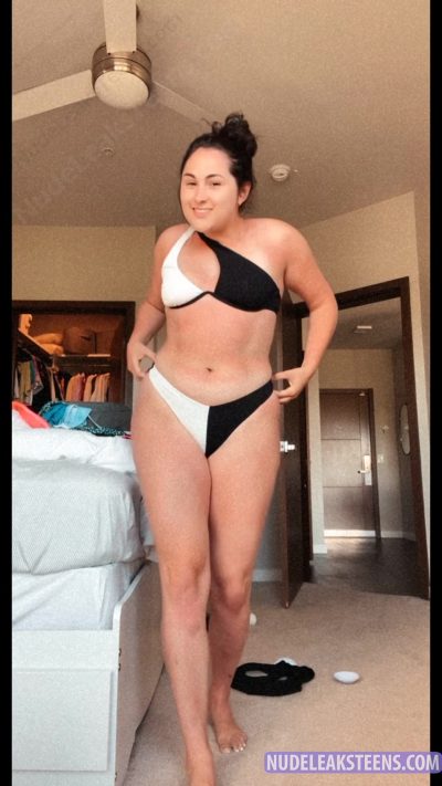 Kennedy Dushouse – Chubby girl yaps about her getting new clothes
