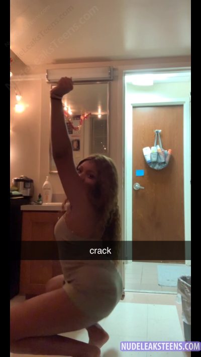 Kyla Grefferd –  Ebony girl has total fun — twerking her ass off and dancing