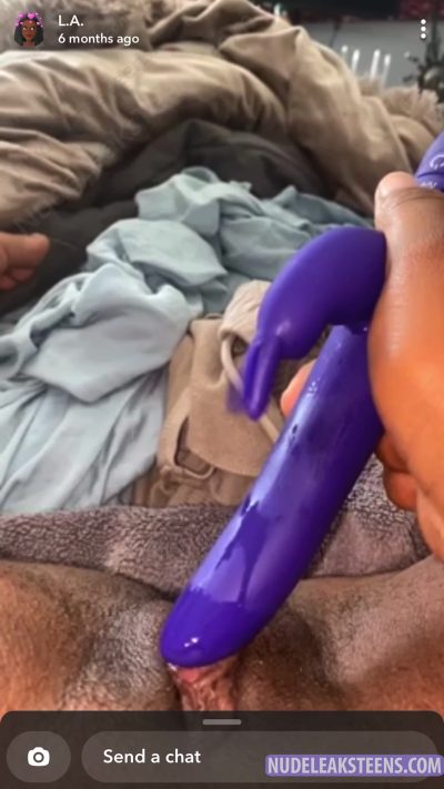 Leanne Mackenziematthews – Ebony girl tries masturbating her tight pussy with a vibrator, pressing the toy hard on her sensitive clit